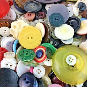 Vintage Estate Sale Buttons Lot 100 Various Sizes Shapes Colors Types Usable mq